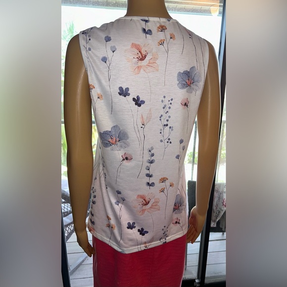 Meaneor white, sleeveless top with floral print. Sz M - Picture 4 of 8